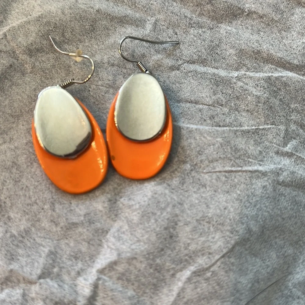 ❤️‍🔥BOGO free (equal or lesser value). Necklace & earrings set - Picture 3 of 3